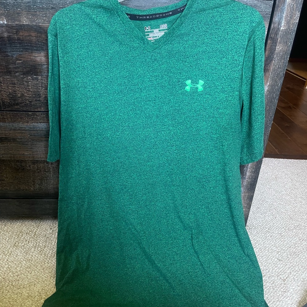 Lg MENS under armour tshirt